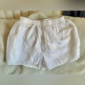 Fully Lined, White Elastic Waist Athletic Shorts, M